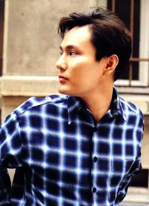 张信哲:昔日情歌王子,今天54岁(单身)_腾讯新闻