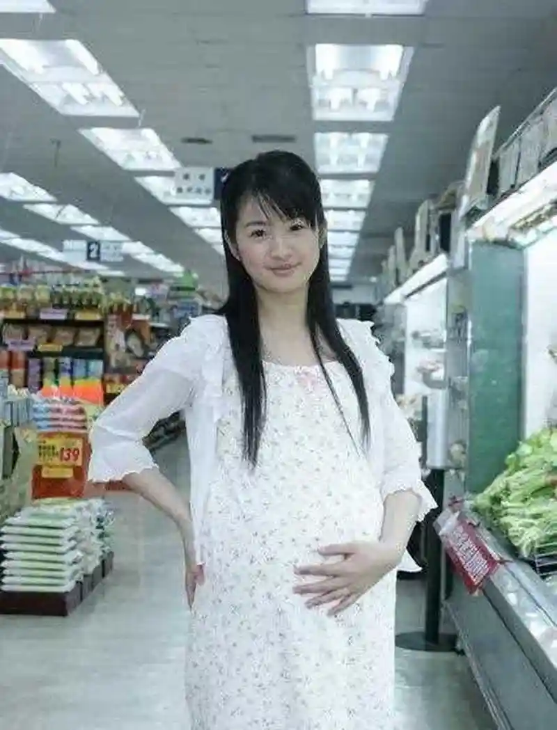 38岁的林依晨怀孕成功了,即将当妈妈啦,预产期是10月份,恭喜恭喜她.