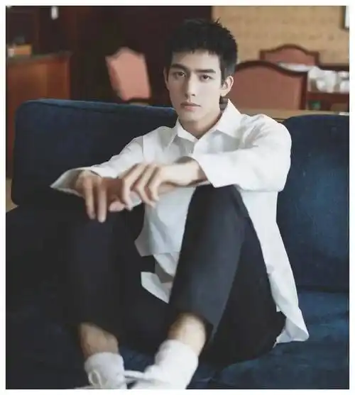 宋威龙的颜值,究竟有多高,穿上什么都好看?_小哥_时尚_演技