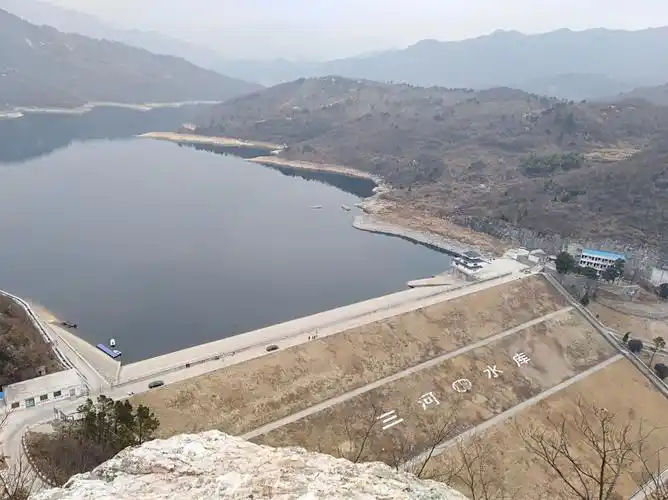悬钟岩下,三河口水库大坝