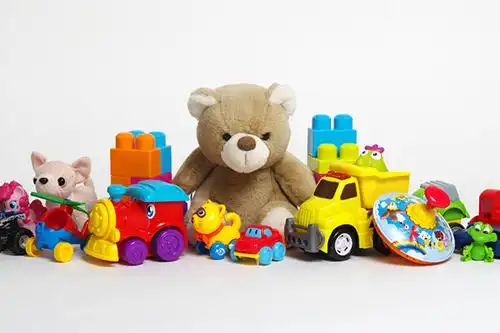 米奇哈噜童车采用租赁模式,利用商店展示各种时尚创意玩具,吸引家长和