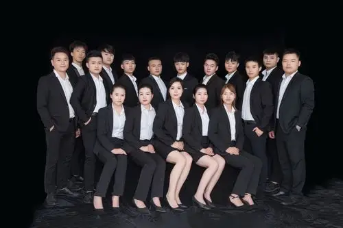 高丽团队,这正装一穿上还可以吧,哈哈