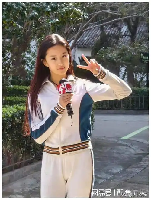 刘亦菲17岁跑步旧照曝光,甜美笑容太青涩,网友:姐姐太美了!
