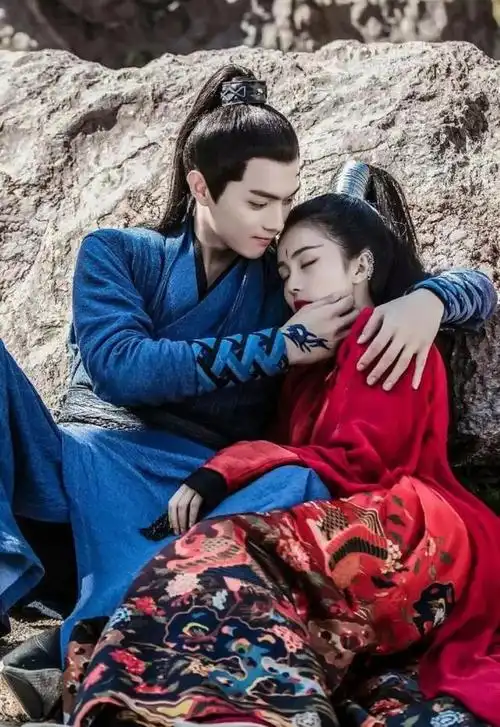许凯和白鹿拍吻戏,导演说了五个字,两人就都害羞到不敢对视