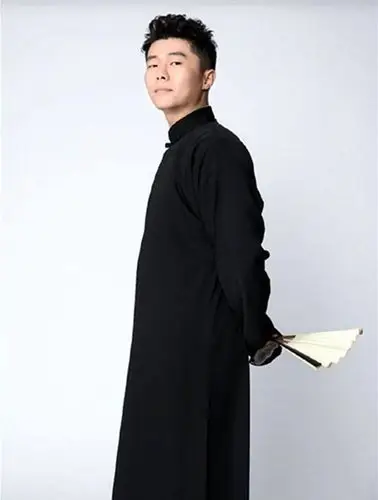 周九良本名周航,南京人.