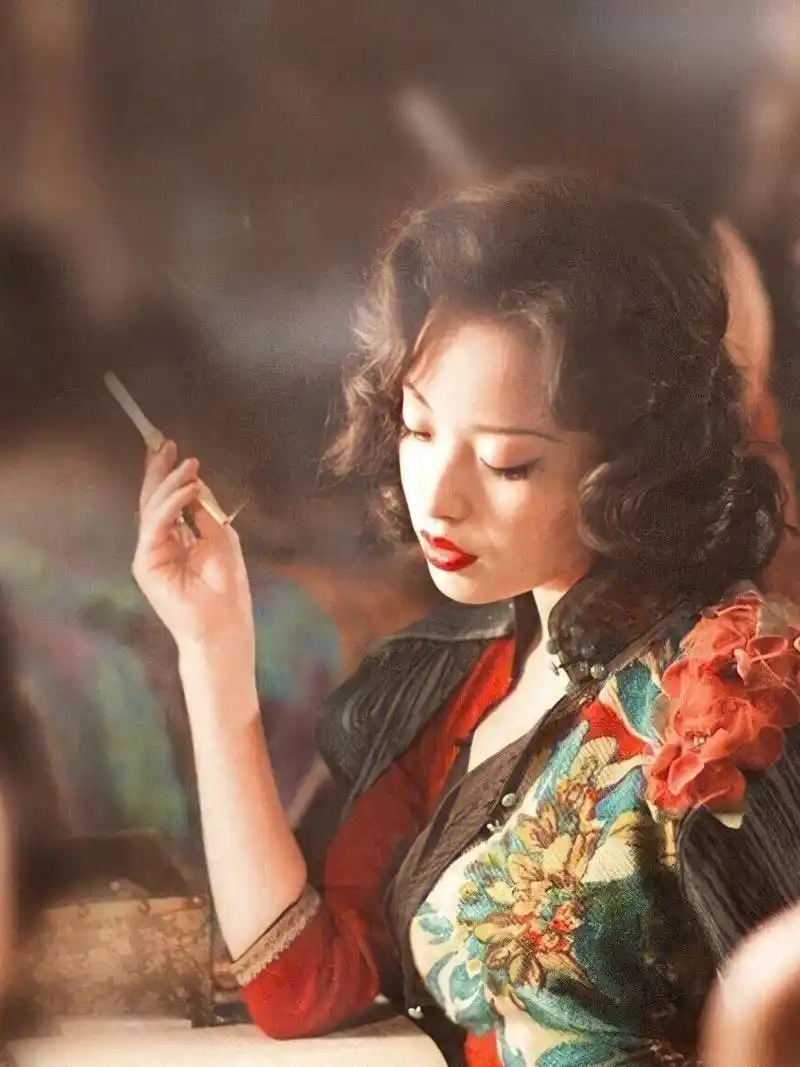 自爆大尺度艳照,和知名大导同处三天三夜,倪妮"黑料"被曝光