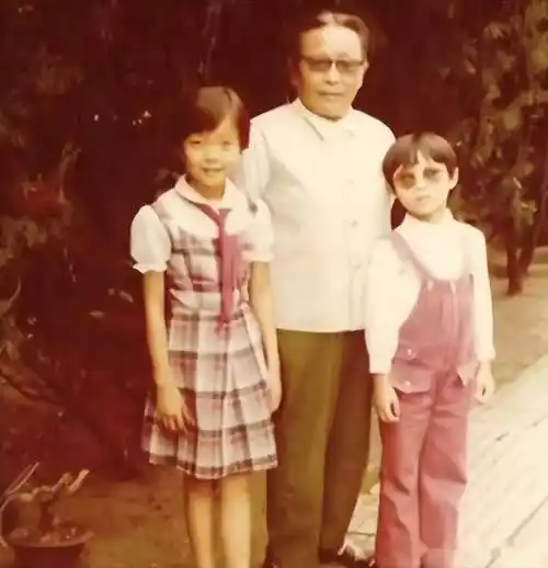 爸爸是副参谋长,家世显赫的她52岁却仍不婚不育_柯蓝_李亚鹏_李泉