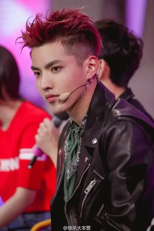 吴亦凡在综艺节目上唱歌_小时代3吴亦凡唱歌_湖南台吴亦凡唱歌的节目