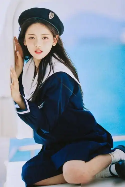 杨超越穿jk裙跳远,脚上的"鞋子"强势出镜,是对学生身份的尊重