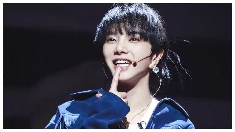 华晨宇和蔡徐坤,谁才是你心目中的偶像?_舞台_才华_音乐