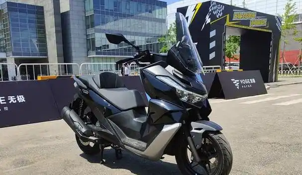 今天给大家介绍的是无极的一款踏板,150cc,350cc都有了就是差了250cc