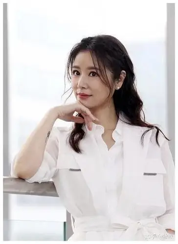 林心如新照老态毕露皮肤松弛不如普通人霍建华带娃2年没戏拍