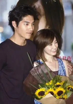 蓝正龙周幼婷登记结婚 预计今夏宴客