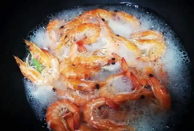 虾煮几分钟就熟了,虾在开水中煮几分钟才能熟图7