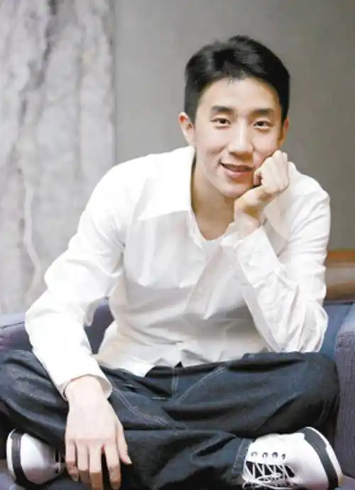 37岁房祖名近照曝光!