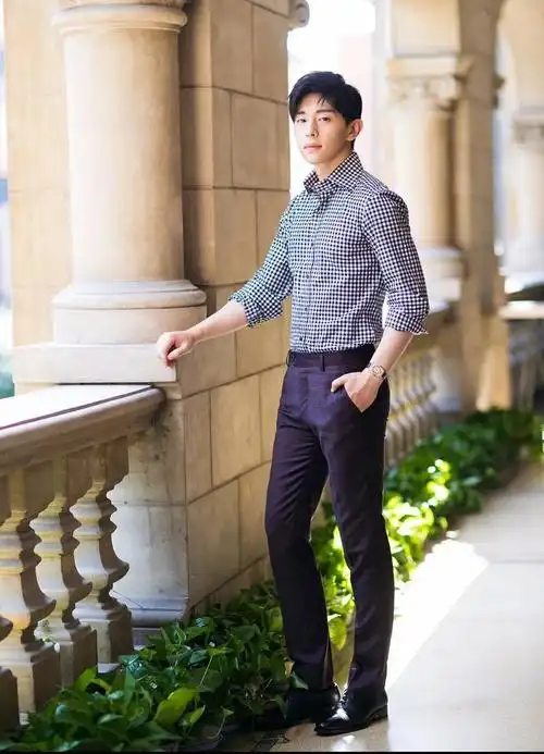 如何用衬衫打造轻熟男风跟着邓伦这样穿造型时髦帅气