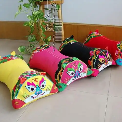 虎头枕 布老虎 抱枕 民族风布艺老虎枕头摆件 新年礼物图片