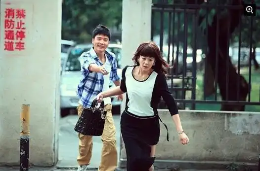 海陆饰演文馨与李泰饰演林多俊.