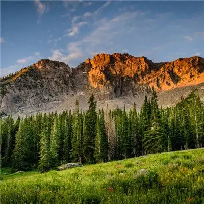 山脉印入眼帘显得神秘而秀美真实好看风景头像图片