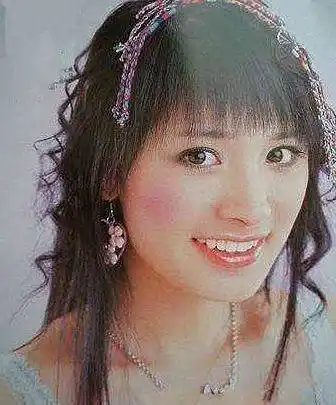 原创杨幂早前杂志封面照片被扒没有任何特效下这美颜我跪了