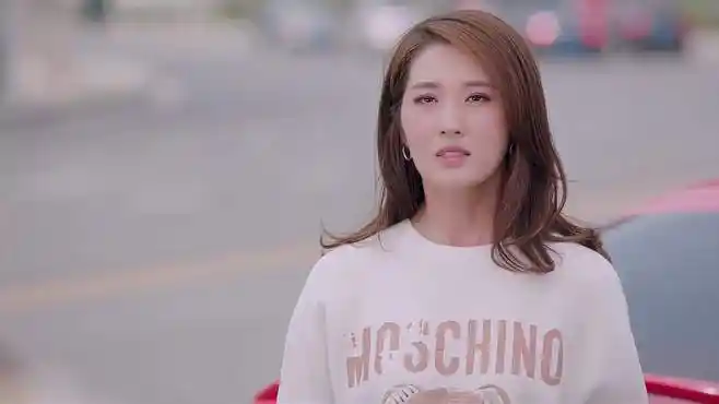 最美的安排:姑娘听着追求者的语音,突然顿悟开车去追,结局齁甜