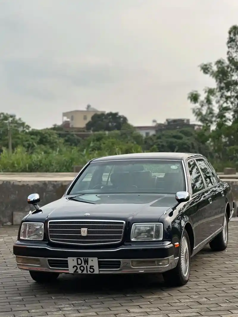 丰田世纪5.0v12.有没有老板要收藏的,极品车况稀有云母蓝 - 抖音