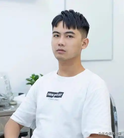 30岁左右男生的发型,夏天剪这4款就够了,帅气有个性_男孩_刘海_头发