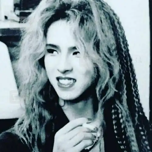 大家有没有yoshiki的美图,可不可以给我发一发谢谢