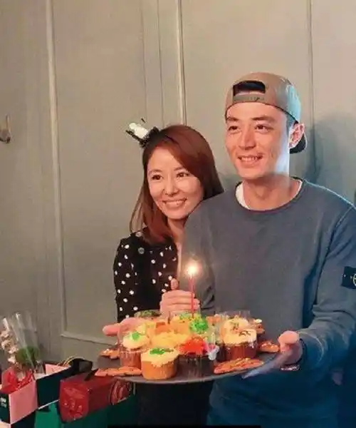 原创被嘲让林心如养霍建华搬亿元豪宅开4000万法拉利炸街风采依旧