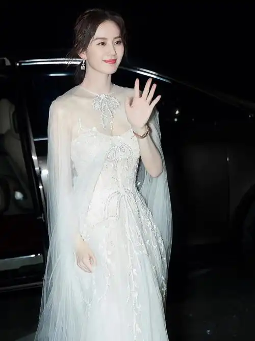 红毯回顾刘诗诗穿reemacra礼服翩然而来