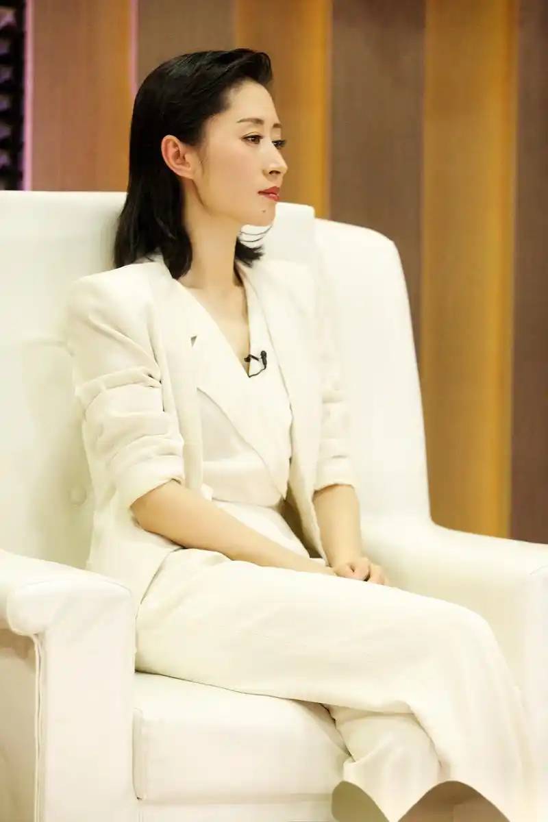 声临其境#年度声音大秀上,刘敏涛将助声演员赵立新.