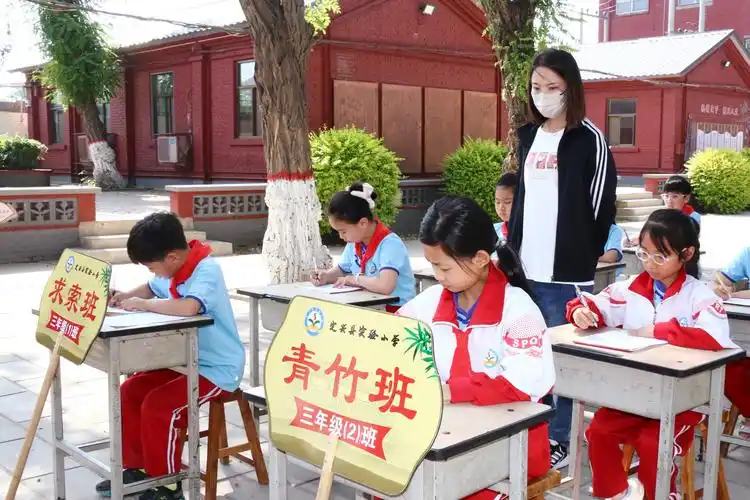 河北定兴:墨香润童心 笔尖出风采