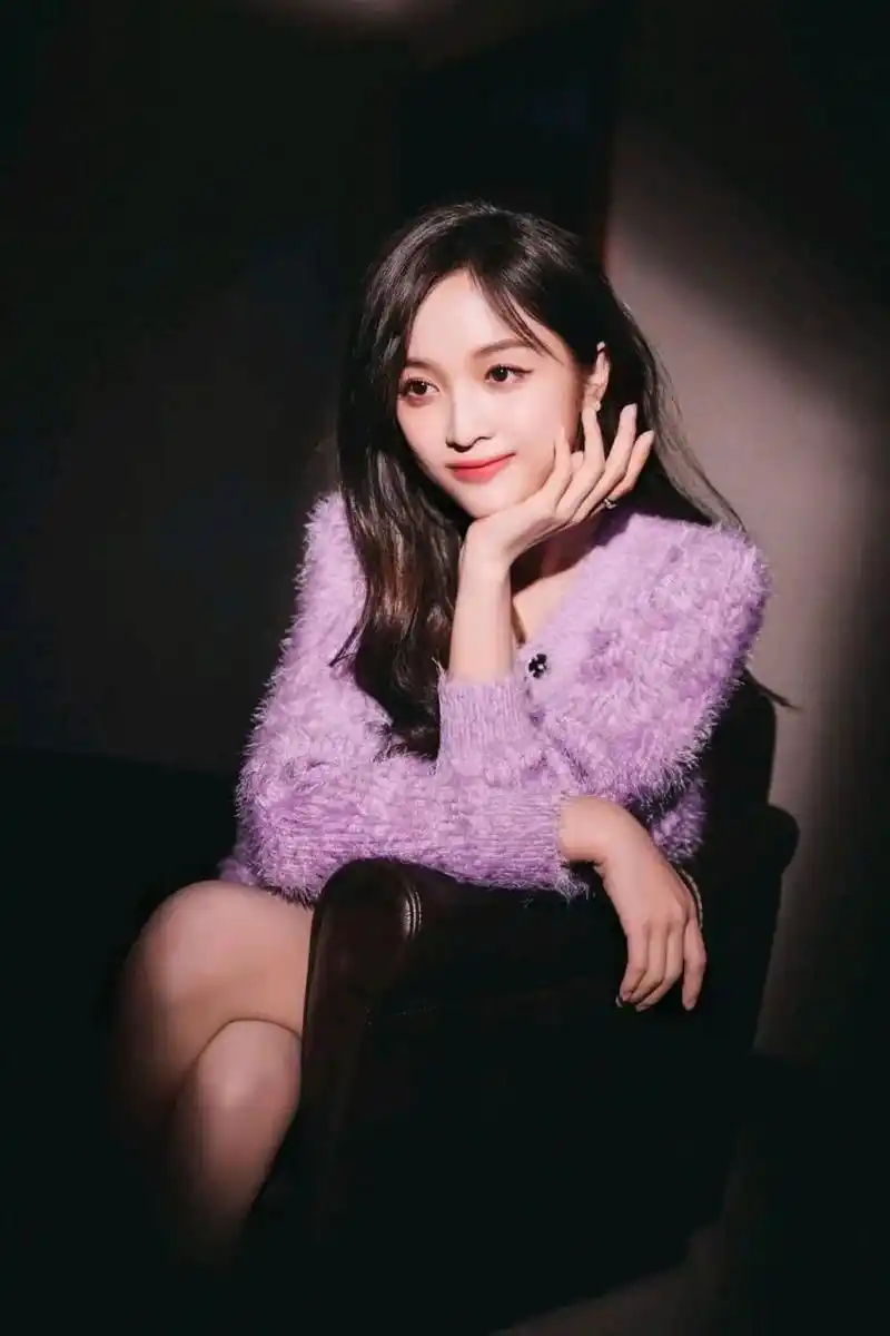 吴宣仪,1995年1月26日出生于海南省海口市,中国内地女歌手,演员,女子