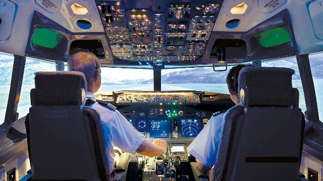 机长一个月工资比你一年都高,怪不得怎么多人都抢着考飞机驾驶员
