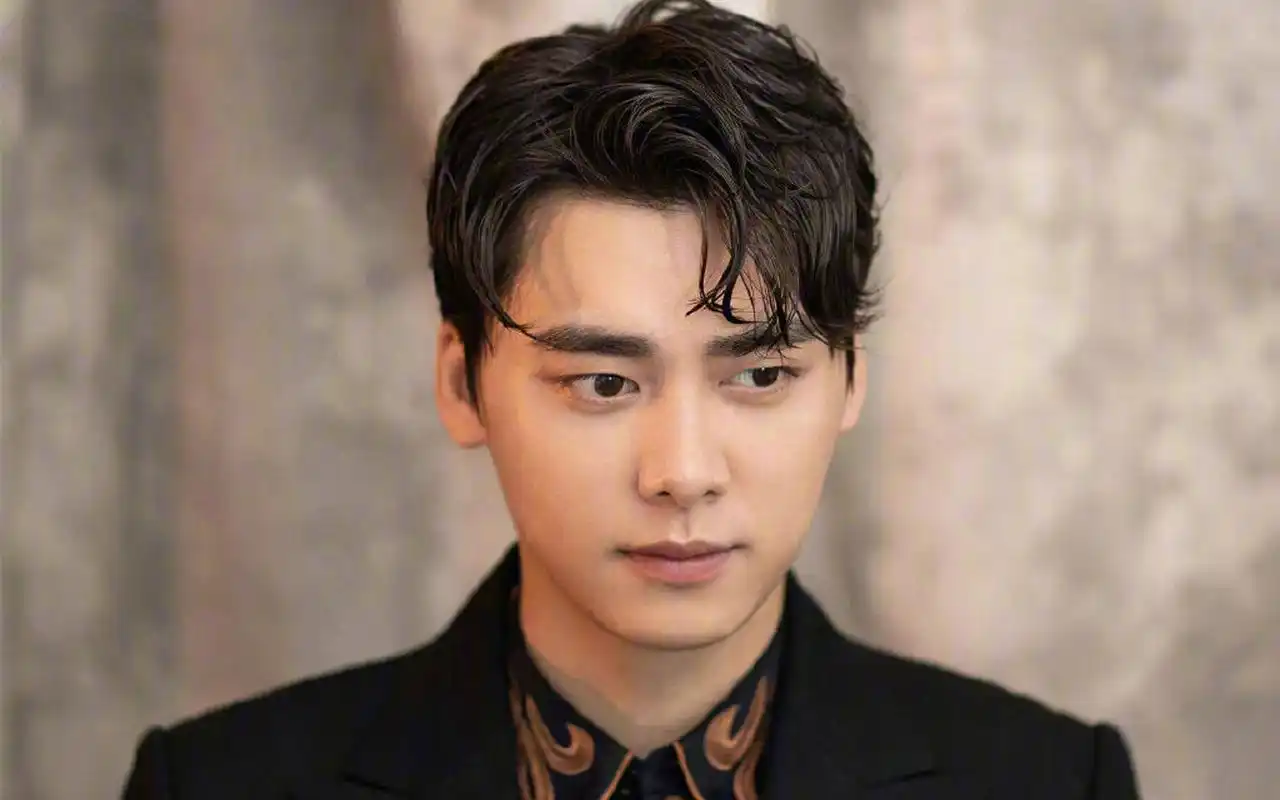 李易峰成熟魅力写真图片桌面壁纸