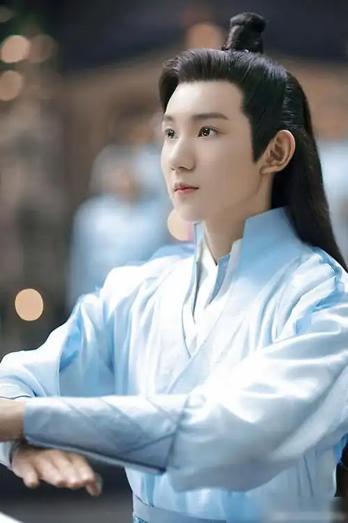 大主宰王源壁纸分享满分100分你给王源的古装扮相打几分