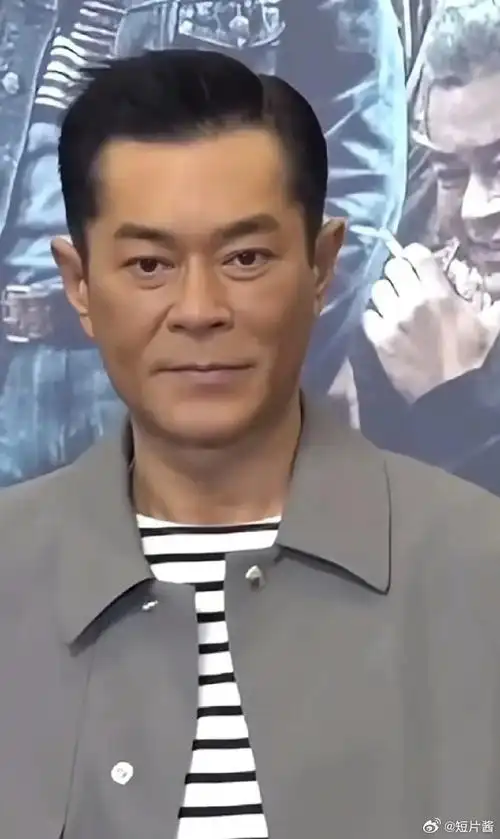 54岁的古天乐,男人正常岁数的状态,不过古天乐现在一点都不胖,身材