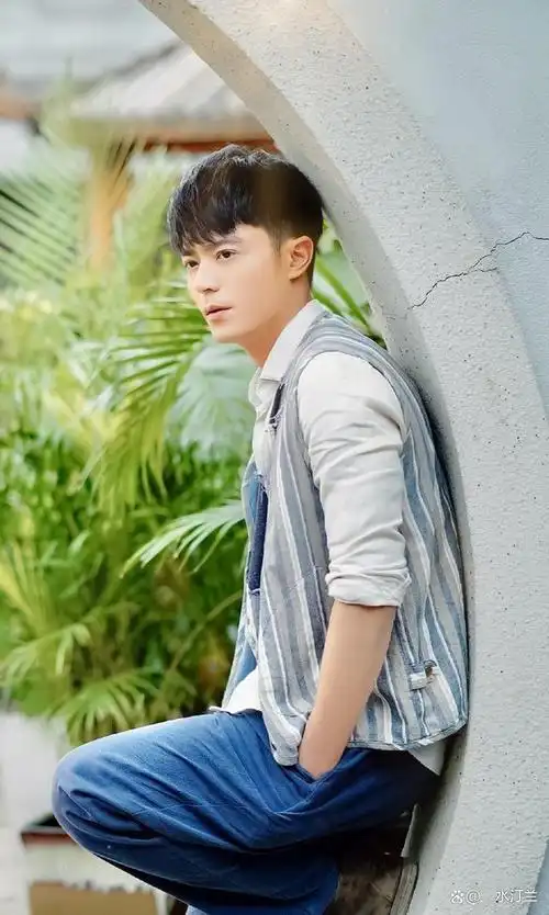 霍建华婚后复出上热搜,43岁的他仍阳光帅气,网友:颜值依然在线