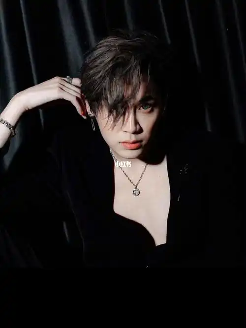 文总boun发了好多包包给文总安排一个