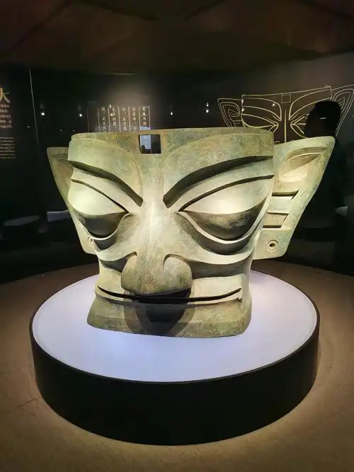 参观三星堆博物馆