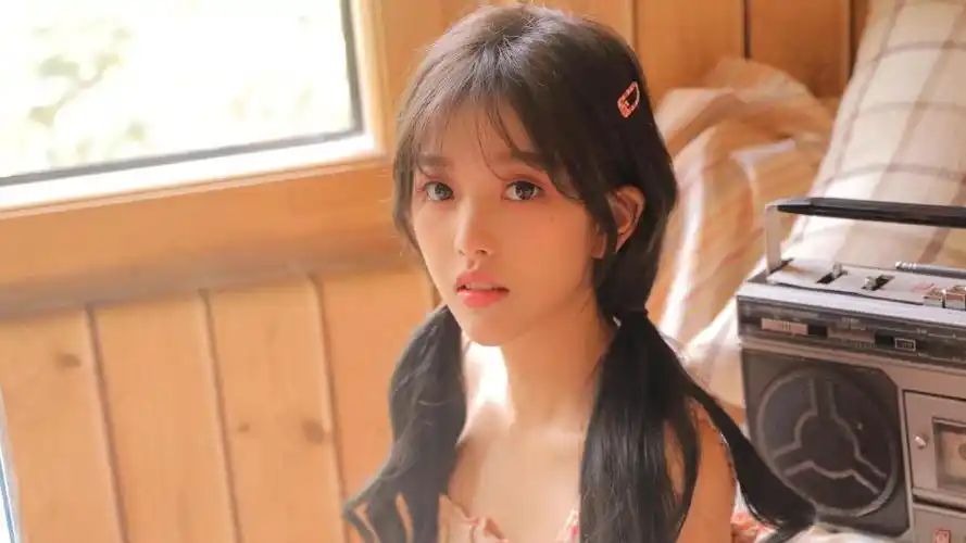 抖音网红彭十六清新甜美居家写真,高清壁纸图片,可爱美女-回车桌面