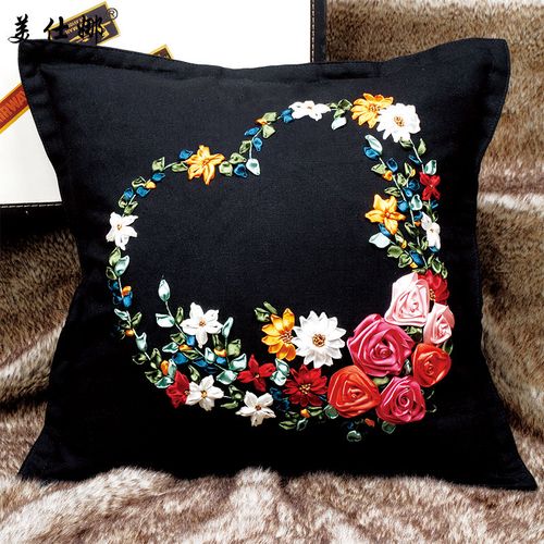 美仕娜新品丝带绣爱在身边抱枕黑色不含枕芯方型花卉靠枕靠垫