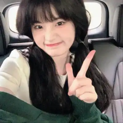 真人俏皮可爱治愈女生头像图片