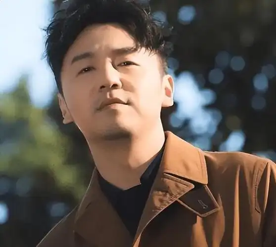 白玉兰后雷佳音获新身份,"草根"雷佳音和他因脾气差得来的爱情