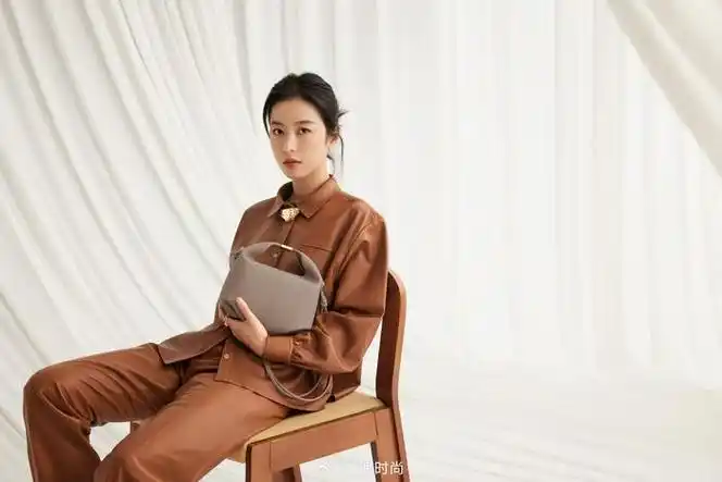 演员周雨彤微博作为polène亚太地区品牌首席代言人