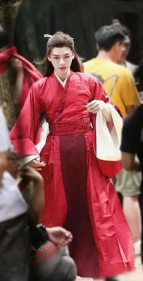 《山河令》温客行红衣美图欣赏,疯子谷主太上头了!邪魅又霸气!