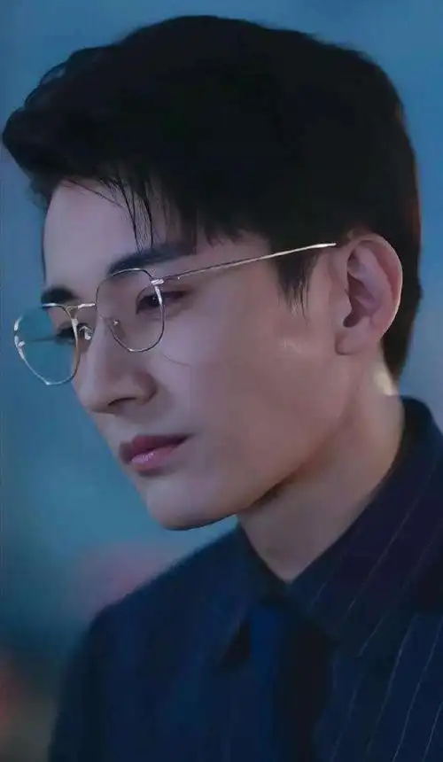 《少年歌行》即将定档12月份播出,这部由李宏毅和刘学义主演的电视剧