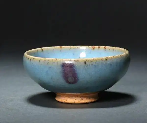 lot530 元代 钧窑天蓝釉紫斑泡泡盏