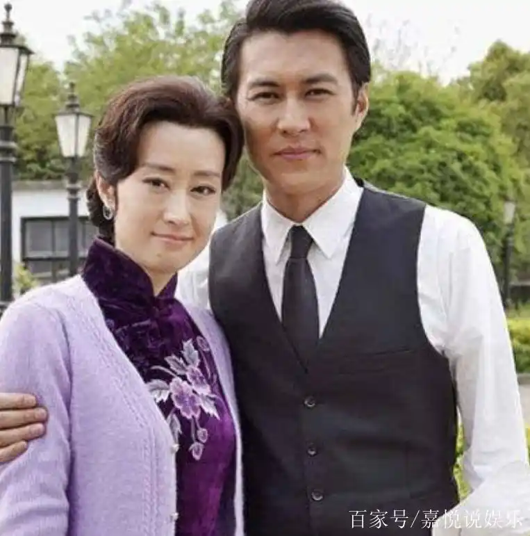 靳东二婚妻子被扒,和赵薇是好闺蜜