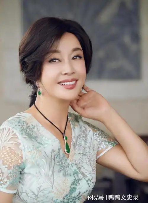 70岁刘晓庆近照震惊全网网友这到底是画皮还是妖怪